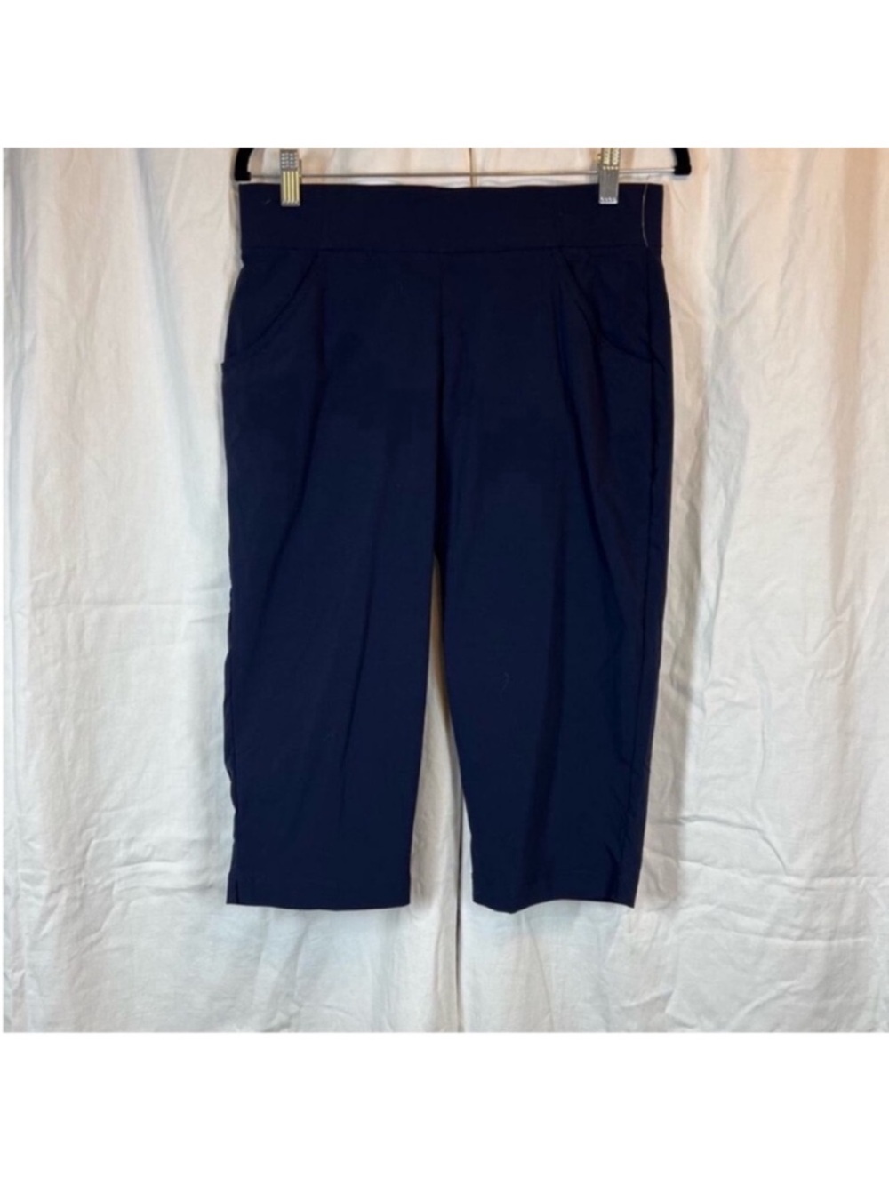 Columbia navy light weight capri Anytime Casual NWOT